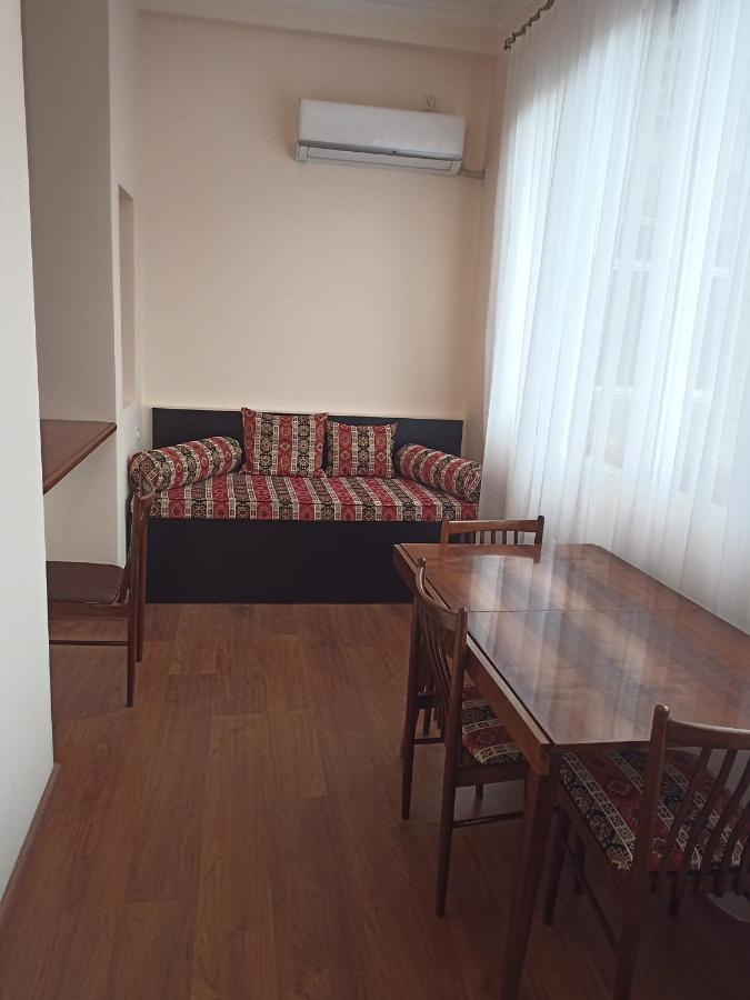 Spacious One Bedroom Apartment In The City Centre Jerevan Exteriér fotografie